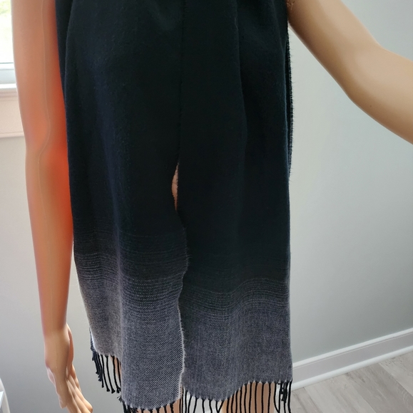 Women's Scottish Cashmere Scotland Fringe Winter Scarf - Picture 4 of 4